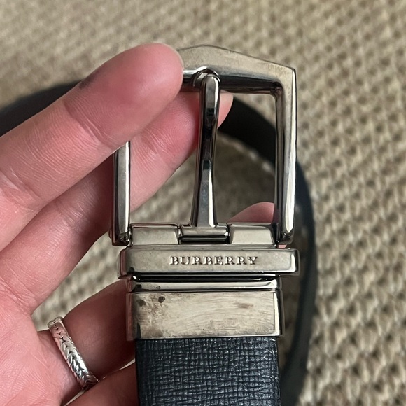 Burberry Reversible Leather Belt - Picture 4 of 7